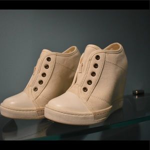 Wedge sneaker